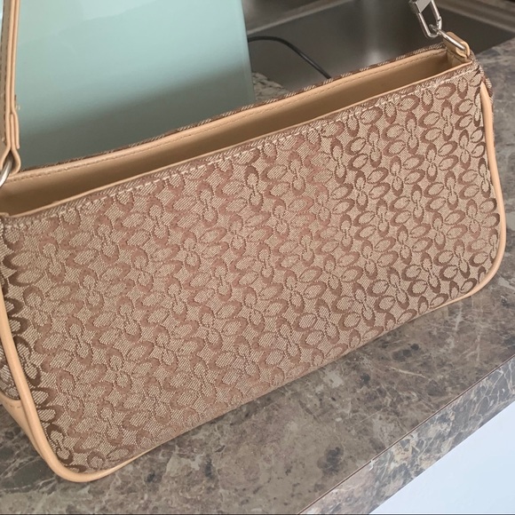 Cute small purse! - Picture 2 of 4